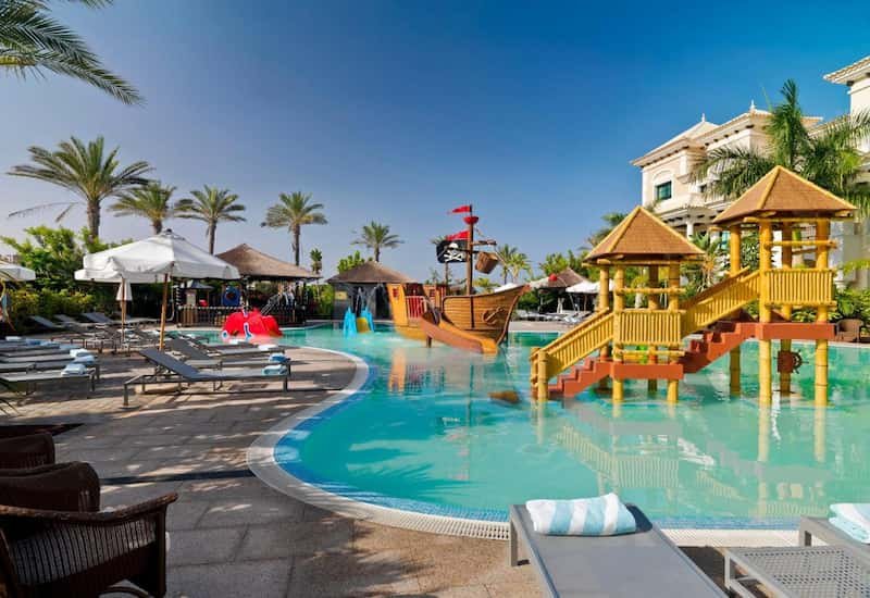 Piscina con juegos para niños del hotel Gran Melia Palacio de Isora Resort & Spa
